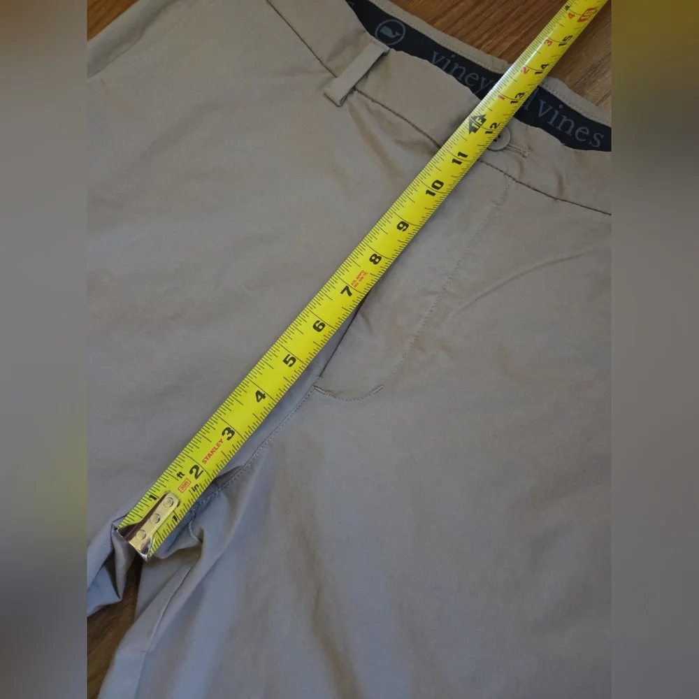 Vineyard Vines Men's‎ Khaki On The Go  Athletic Shorts Size 34